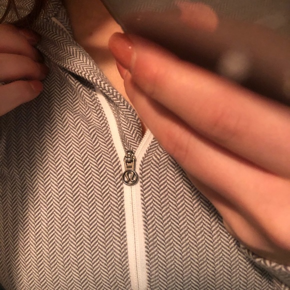 Lululemon half-zip - Picture 4 of 8